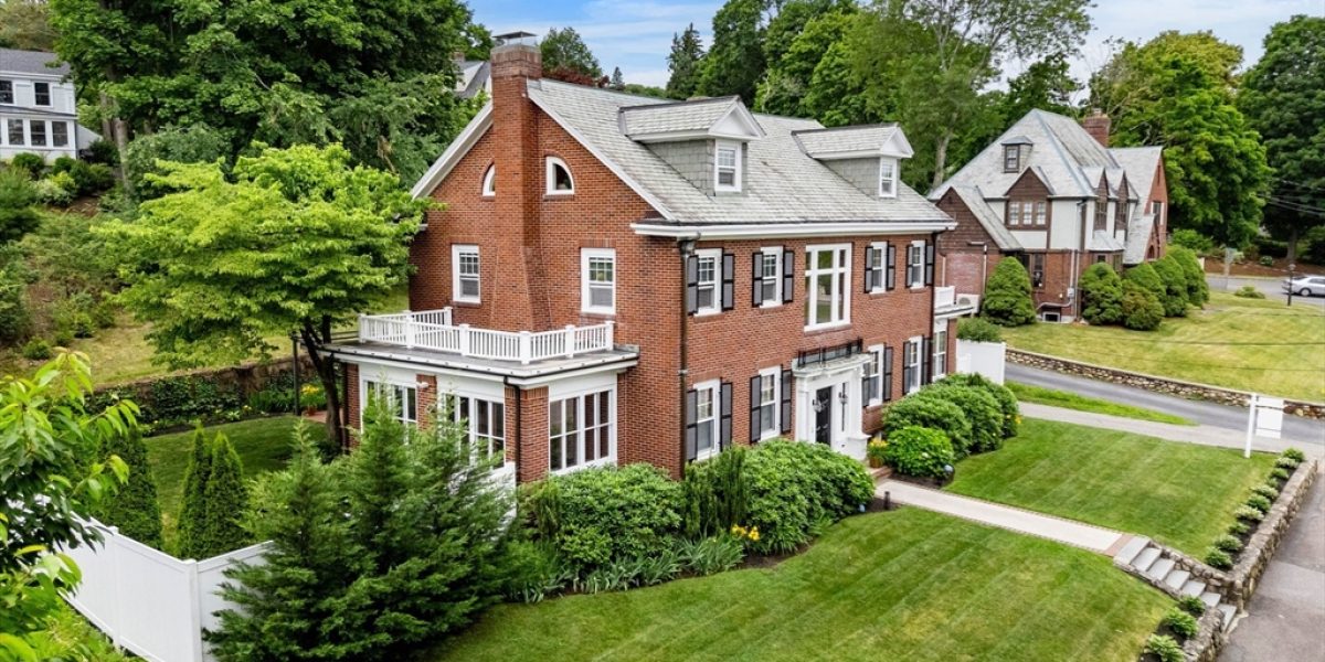 42 Old Mystic Street Arlington, MA 02474 42 Old Mystic Street Arlington, MA 02474
