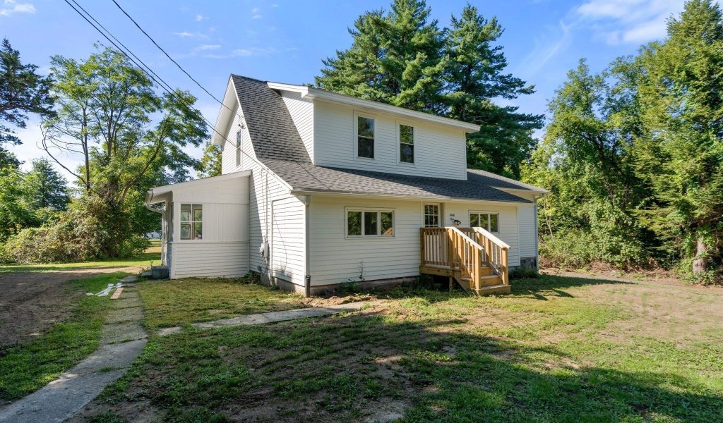 61 Pelham Rd Amherst, MA 01002 61 Pelham Rd Amherst, MA 01002